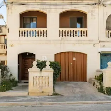 Gasthof Malta Airport Bedroom With Private Shower - 18 Min Walking Distance