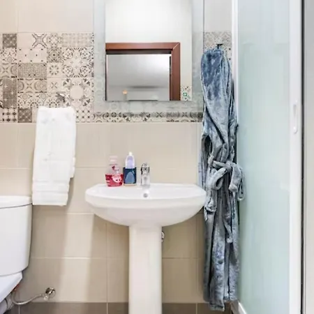 Gasthof Malta Airport Bedroom With Private Shower - 18 Min Walking Distance Gudja