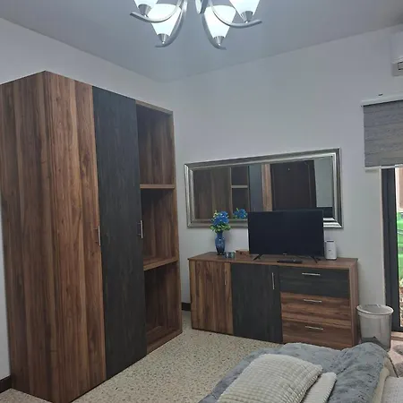 Malta Airport Bedroom With Private Shower - 18 Min Walking Distance Gasthof *
